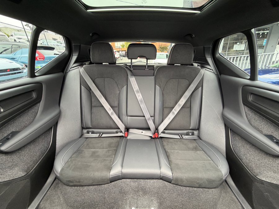 Used 2023 Volvo XC40 Recharge Plus AWD/4WD image 38