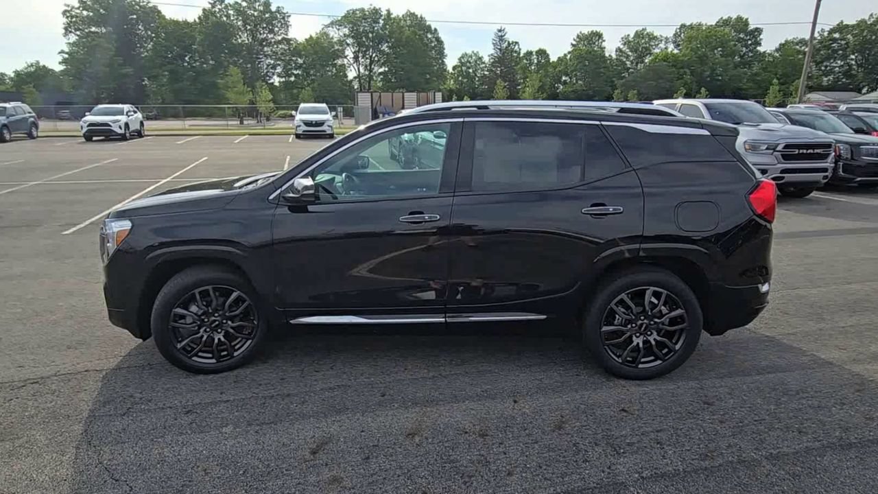 Used 2023 GMC Terrain Denali w/ Black Diamond Edition AWD/4WD image 6