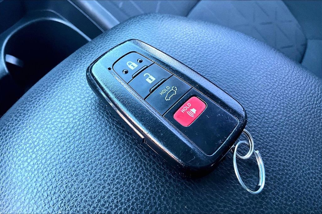 Used 2021 Toyota RAV4 XLE w/ Convenience Package image 35