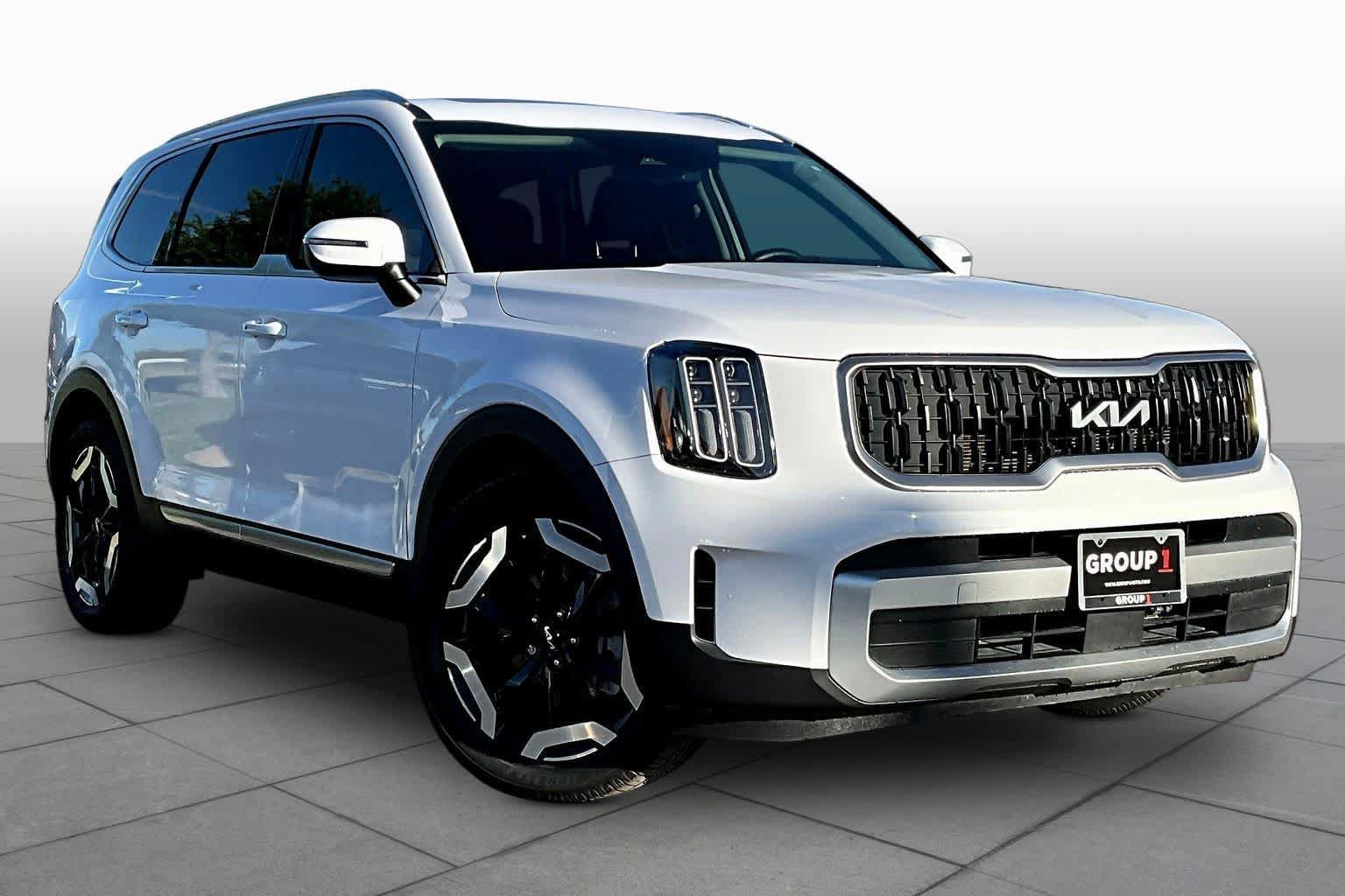 Used 2024 Kia Telluride EX w/ EX Captain's Chair Package image 3