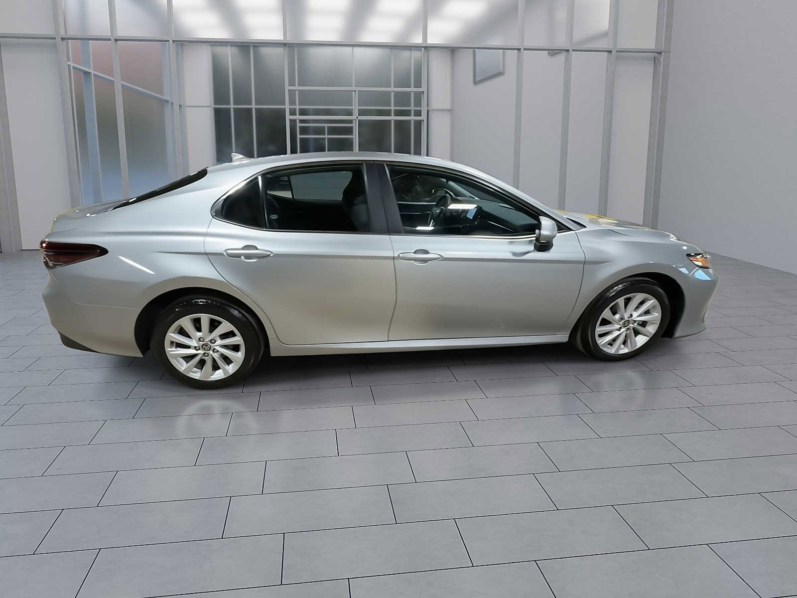 Used 2021 Toyota Camry LE image 9