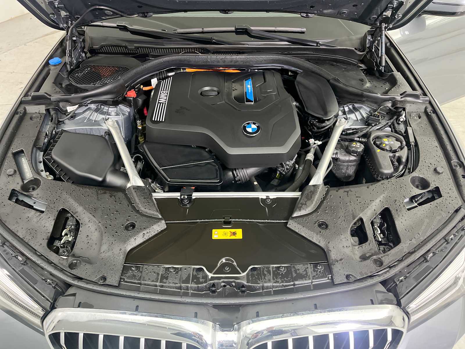 Used 2023 BMW 530e w/ M Sport Package image 18