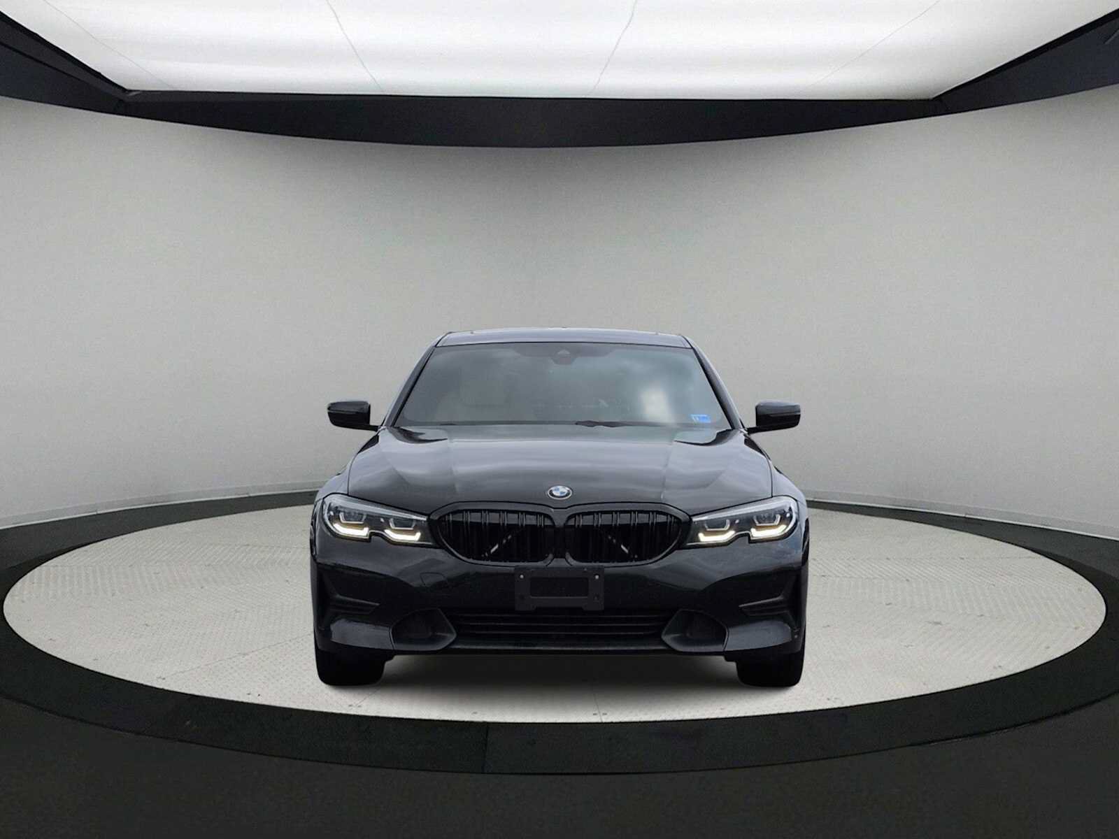 Used 2019 BMW 330i xDrive Sedan w/ Premium Package AWD/4WD image 3