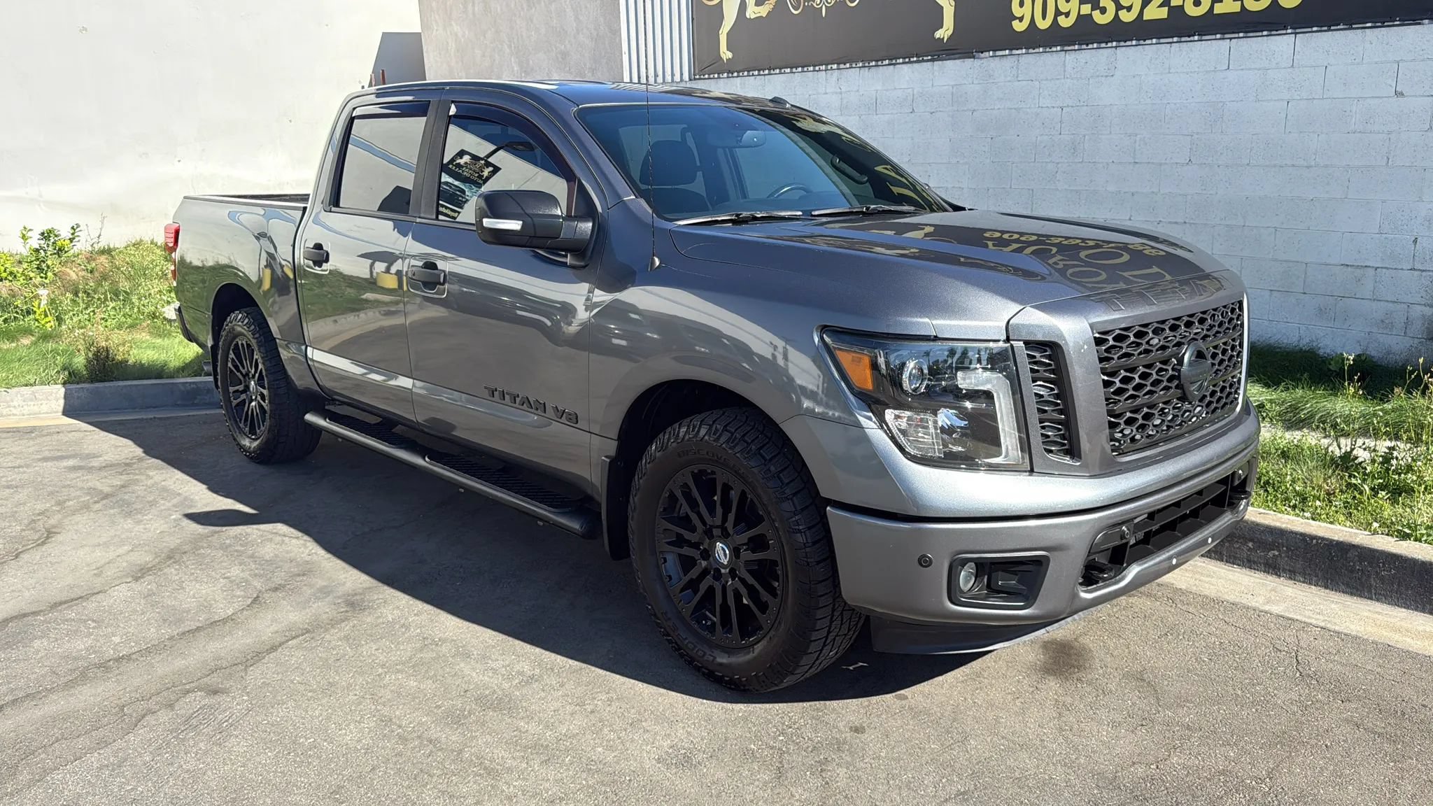 Used 2019 Nissan Titan SV w/ SV Convenience Package AWD/4WD image 14