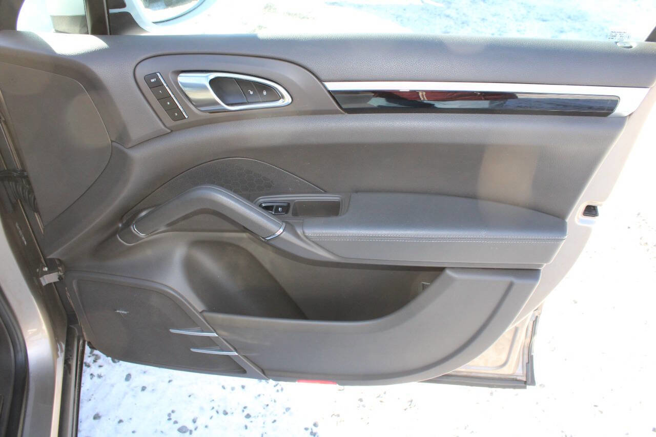 Used 2016 Porsche Cayenne Base AWD 4dr SUV image 24