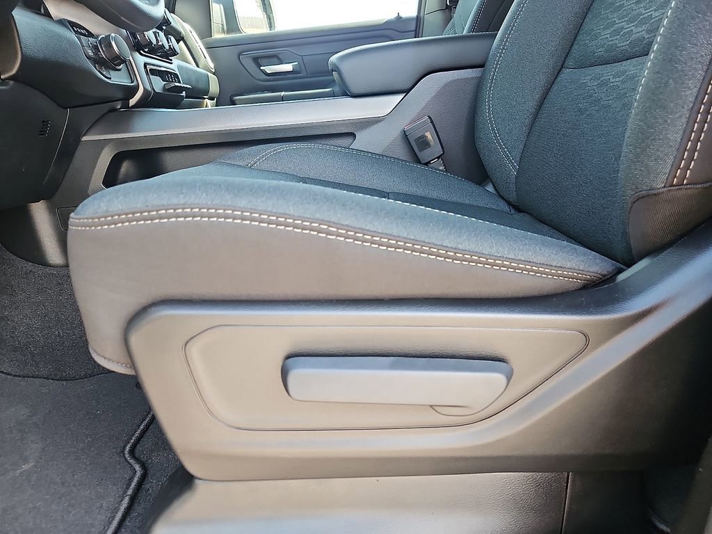 New 2026 RAM 1500 Express AWD/4WD image 14