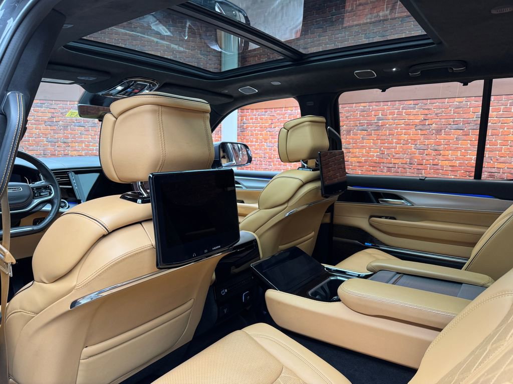 Used 2022 Jeep Grand Wagoneer Series III w/ Rear Seat Video Group 1 AWD/4WD image 24