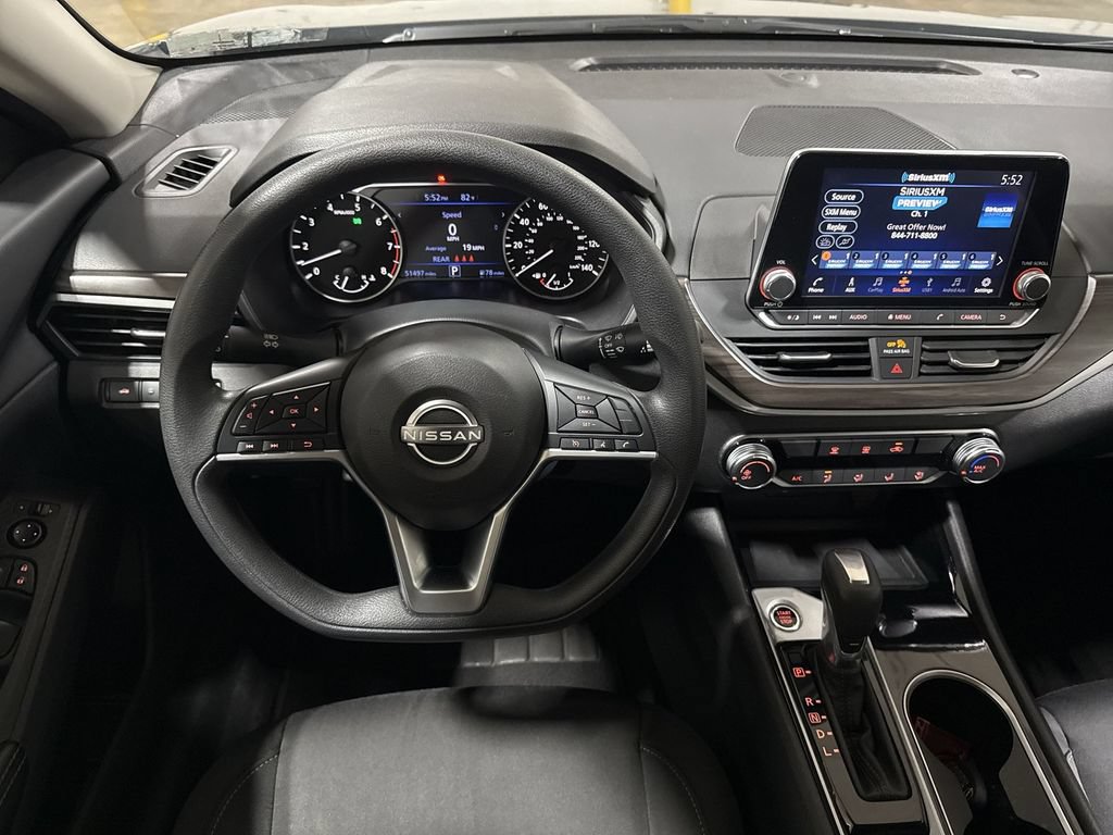 Used 2024 Nissan Altima 2.5 SV FWD image 11