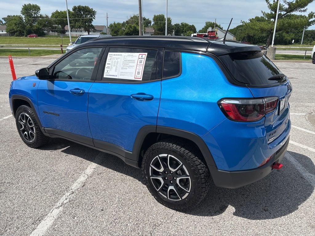 Used 2025 Jeep Compass Trailhawk AWD/4WD image 17