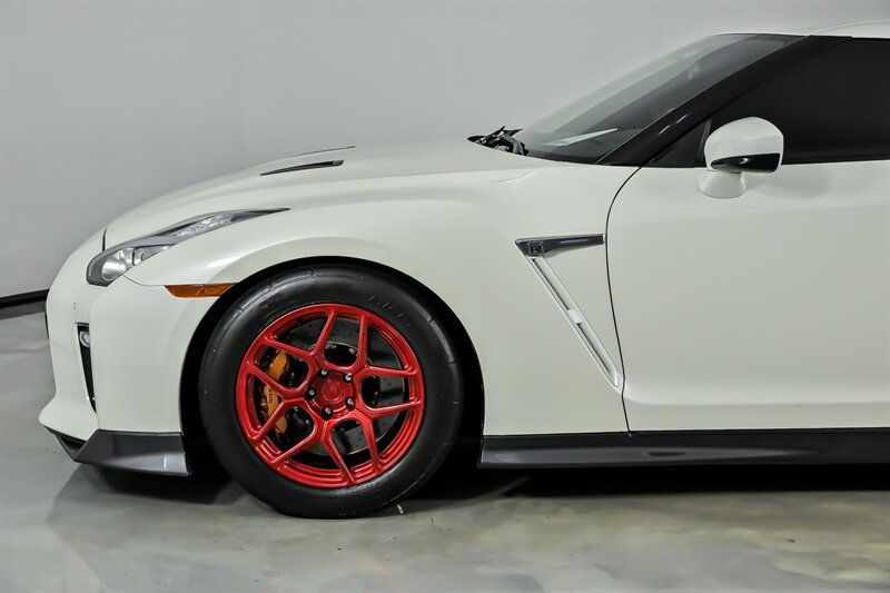Used 2019 Nissan GT-R Premium AWD/4WD image 7