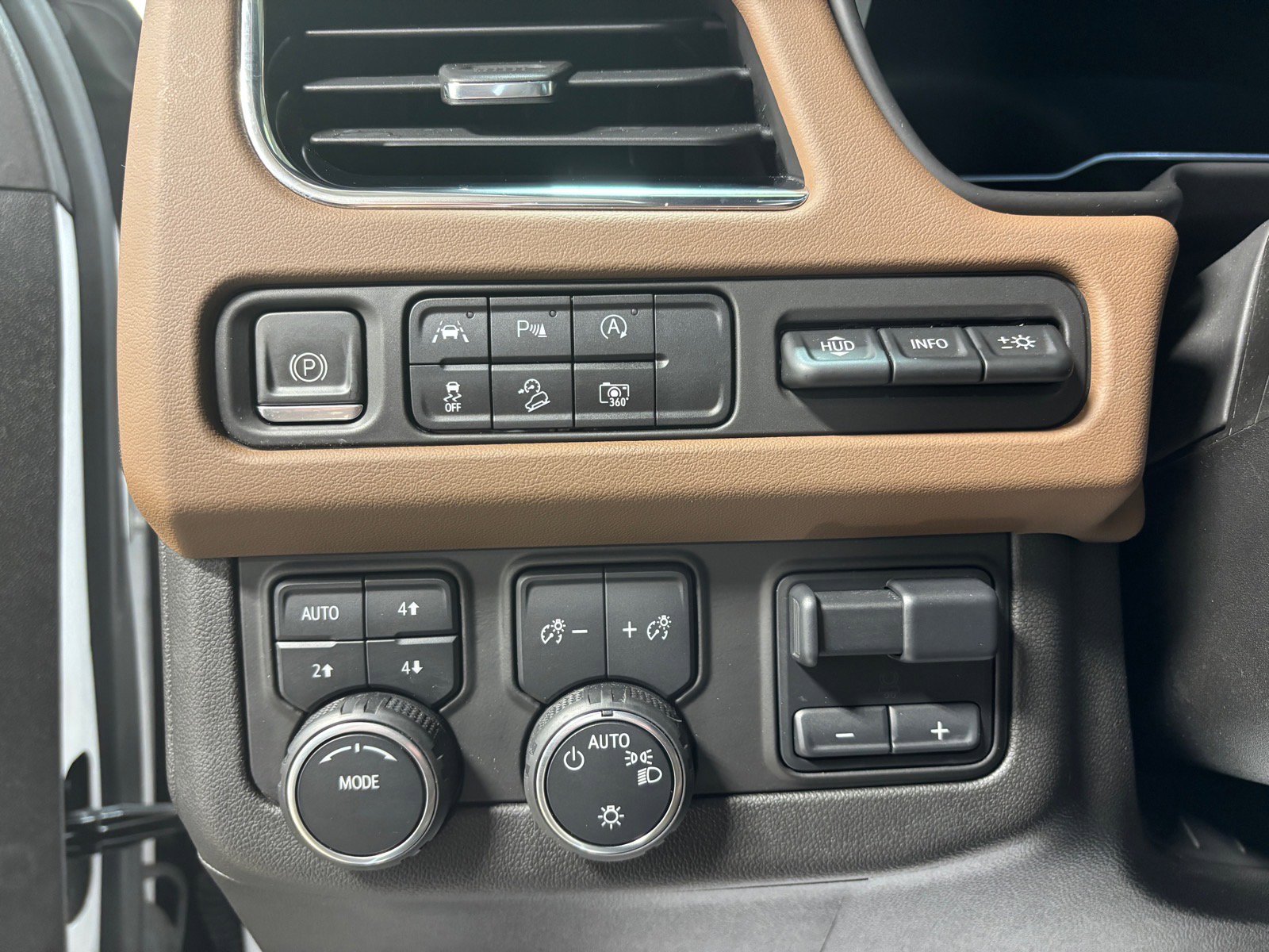 Used 2023 Chevrolet Tahoe High Country w/ Premium Package AWD/4WD image 21