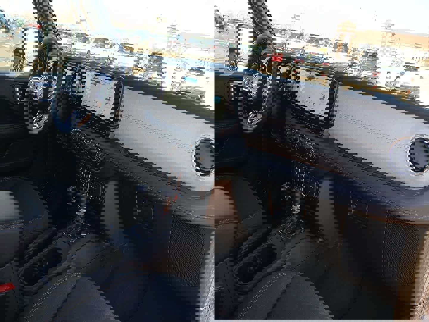 Used 2025 Jeep Wrangler Sahara image 55