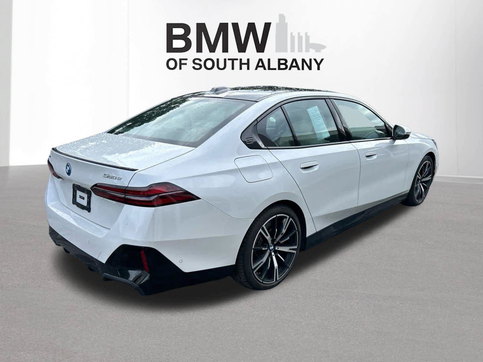 Used 2026 BMW 550e xDrive w/ Premium Package AWD/4WD image 5