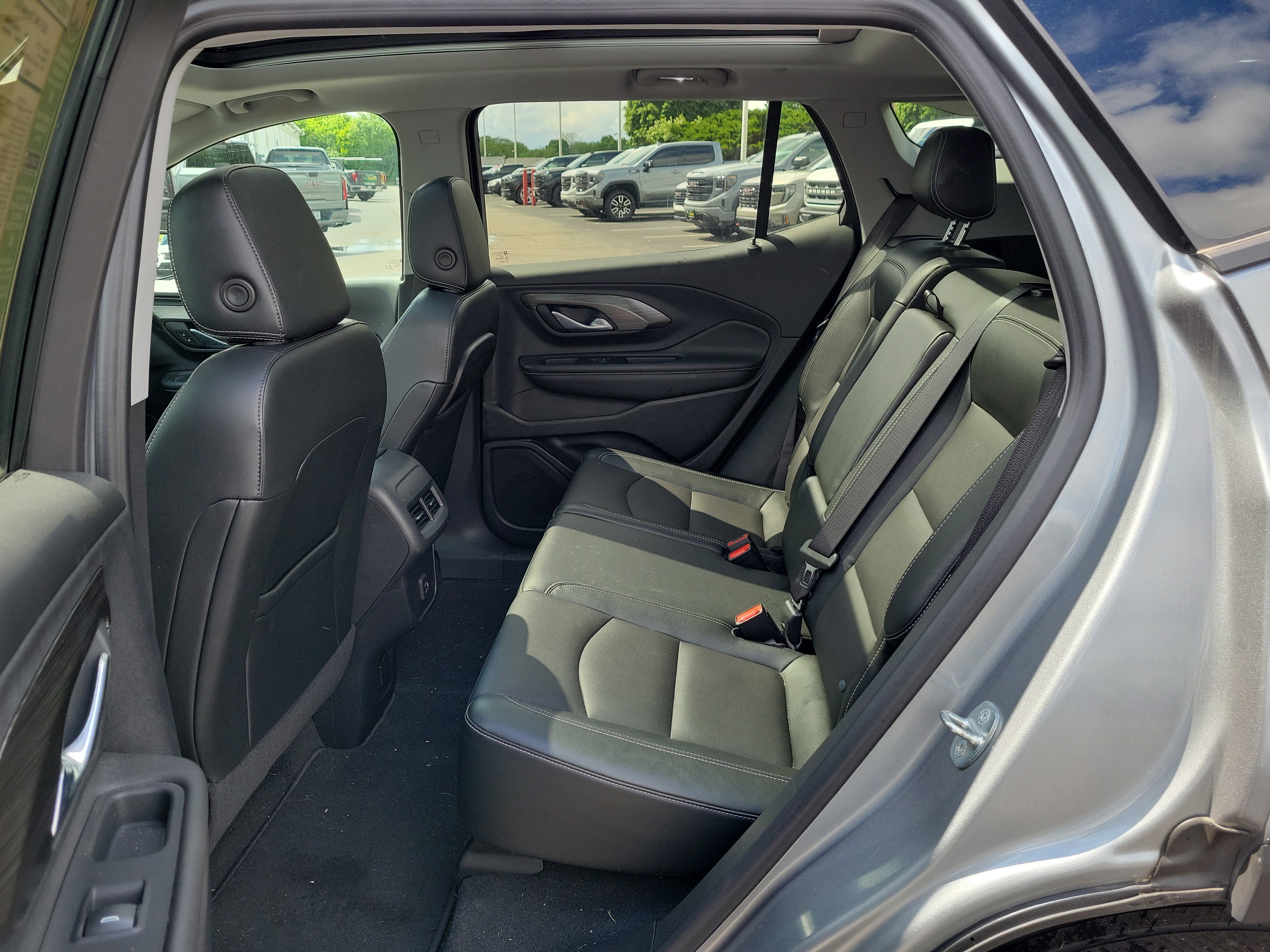 Used 2023 GMC Terrain SLT w/ Infotainment Package II AWD/4WD image 13