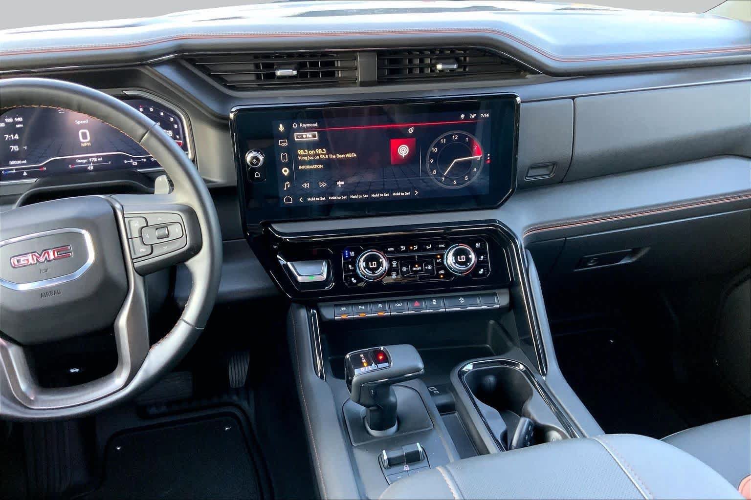 Used 2023 GMC Sierra 1500 AT4 w/ AT4 Preferred Package AWD/4WD image 7