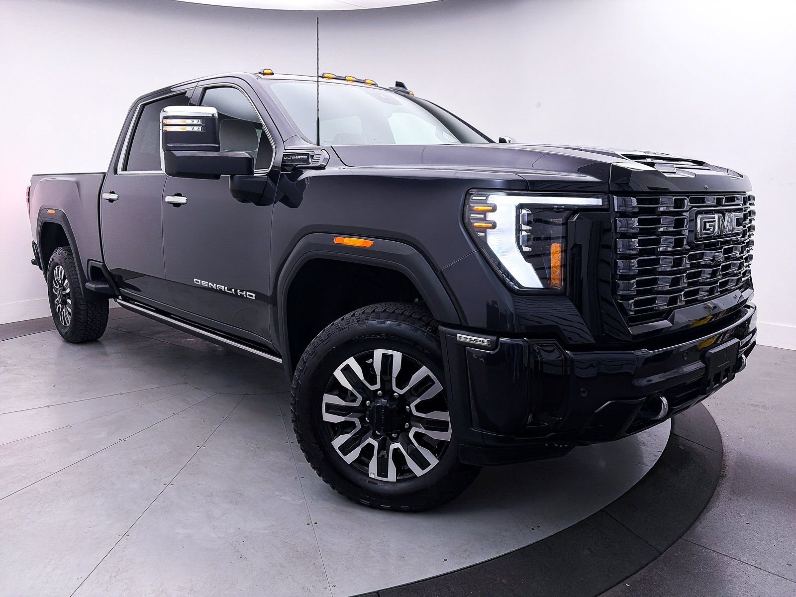 Used 2025 GMC Sierra 2500 Denali Ultimate image 1