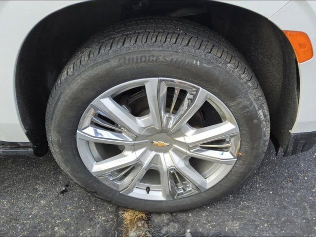 Used 2024 Chevrolet Tahoe High Country w/ Premium Package AWD/4WD image 3