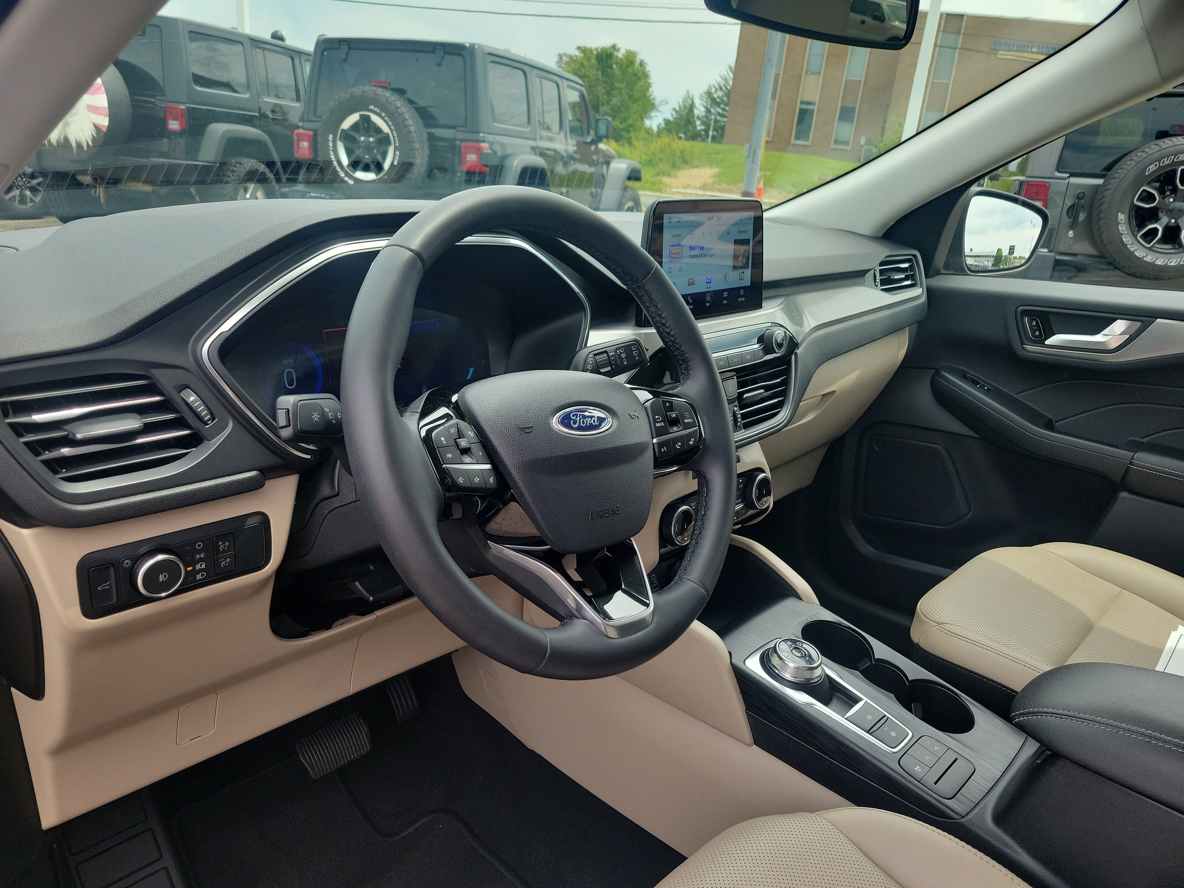 Used 2022 Ford Escape Titanium w/ Class II Trailer Tow Package AWD/4WD image 18