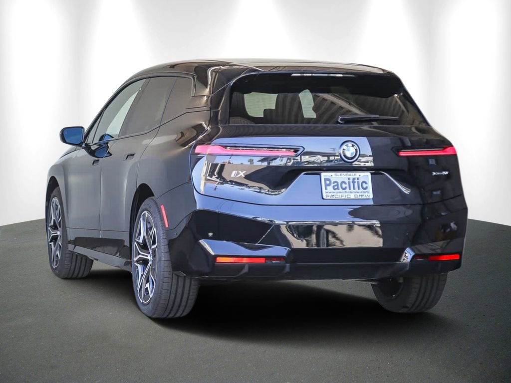 Used 2025 BMW iX xDrive50 w/ Premium Package AWD/4WD image 4