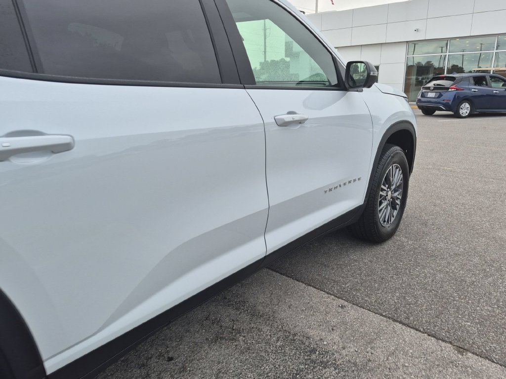 Used 2023 Chevrolet Traverse LS w/ Safety Package FWD image 10