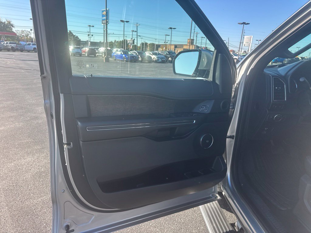 Used 2021 Ford Expedition Limited AWD/4WD image 14