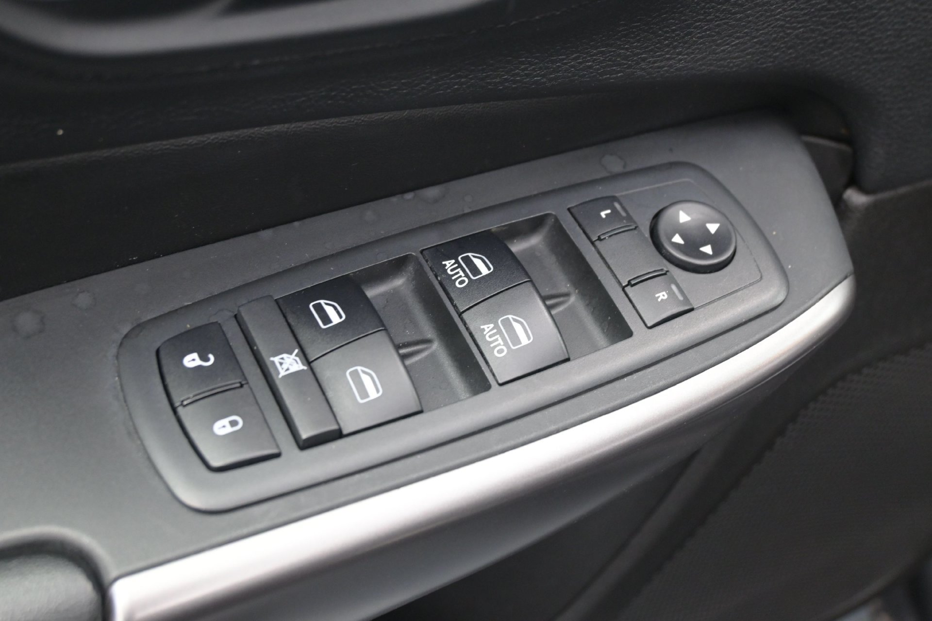 Used 2019 Jeep Cherokee Limited w/ Trailer Tow Group AWD/4WD image 18
