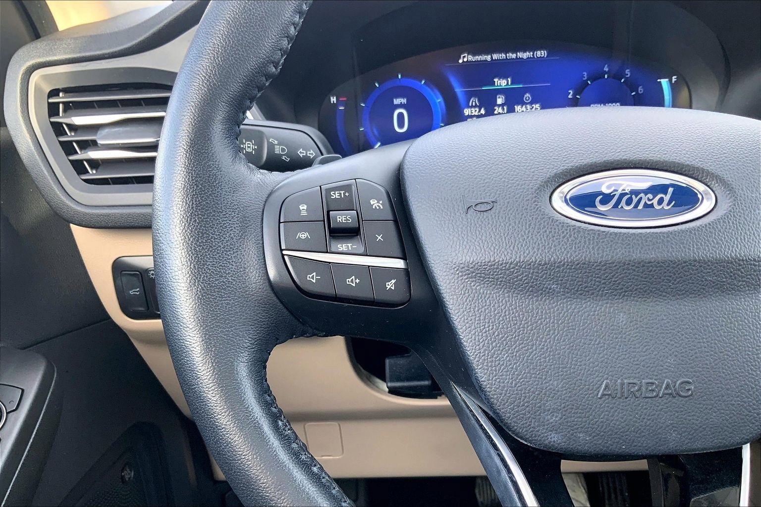 Used 2020 Ford Escape Titanium image 21