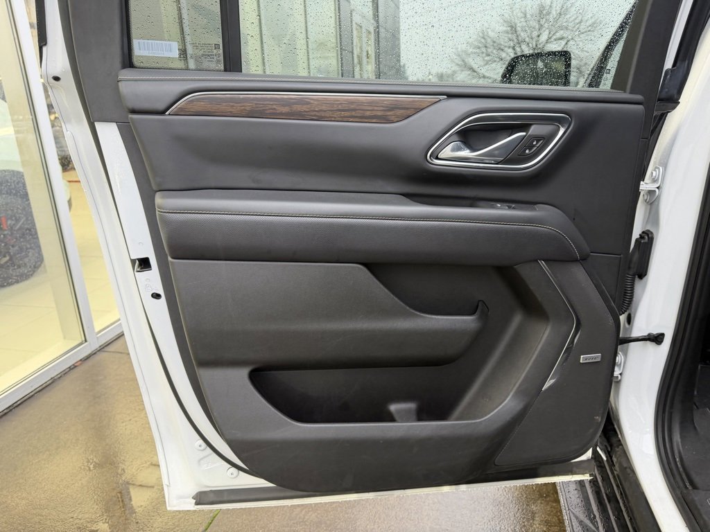 Used 2023 Chevrolet Suburban Premier image 29
