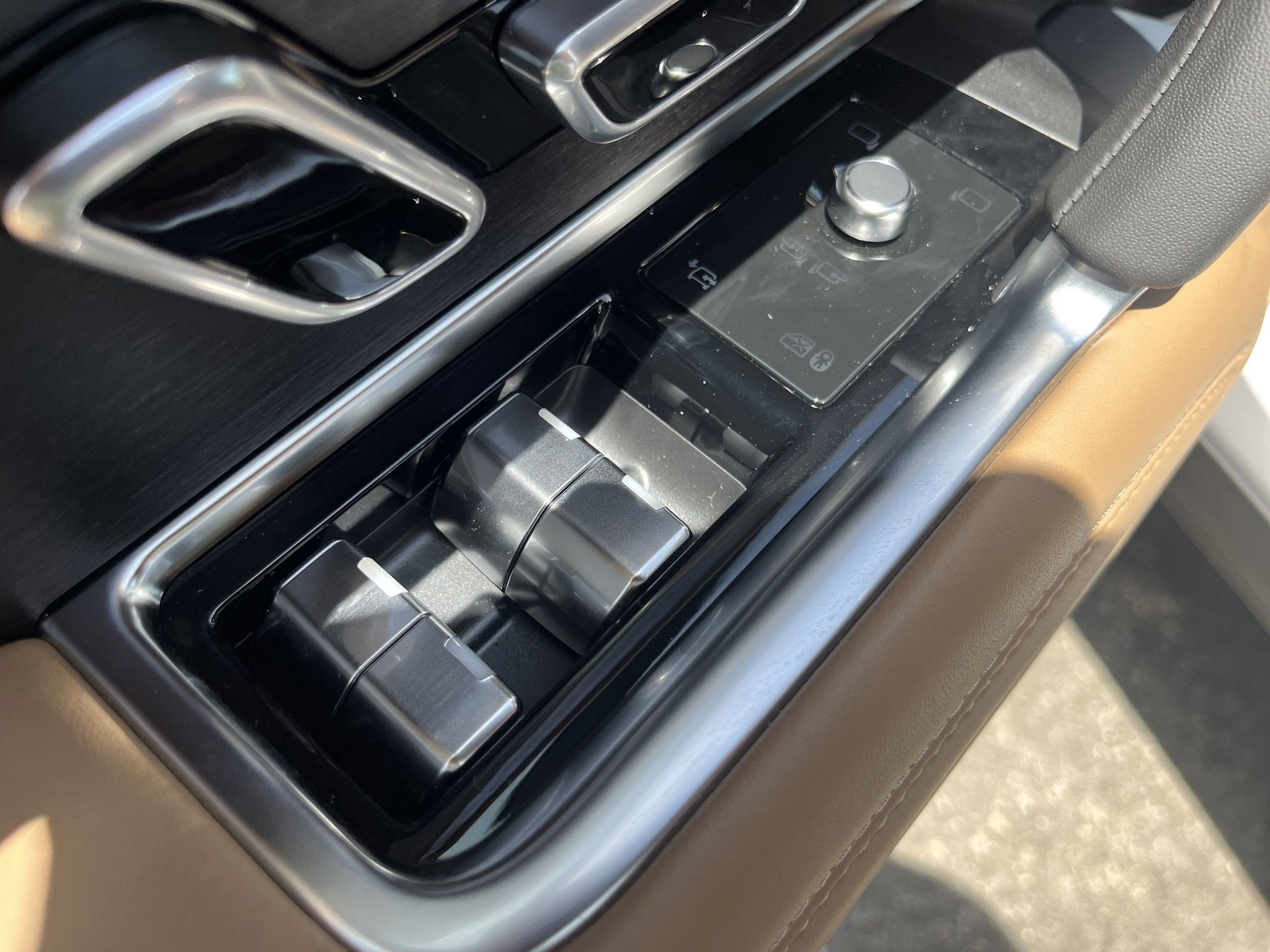 New 2025 Land Rover Range Rover Long Wheelbase SE image 11