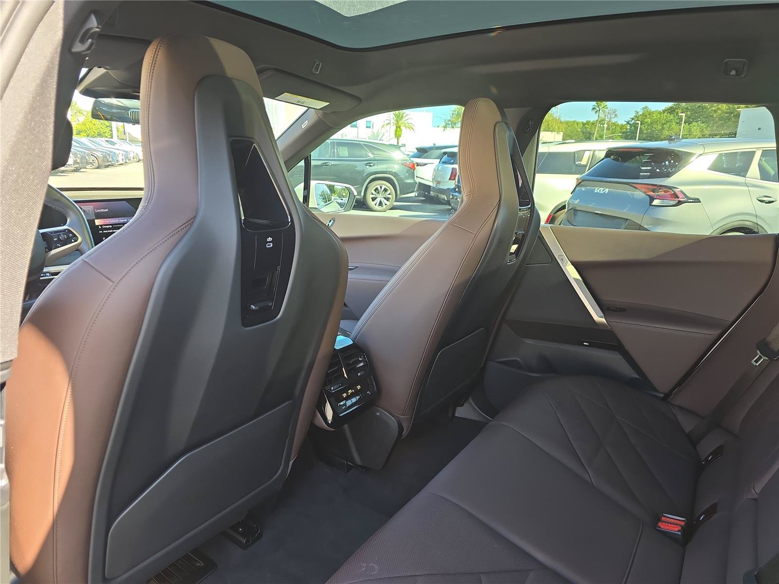 Certified 2024 BMW iX xDrive50 w/ Luxury Package AWD/4WD image 10