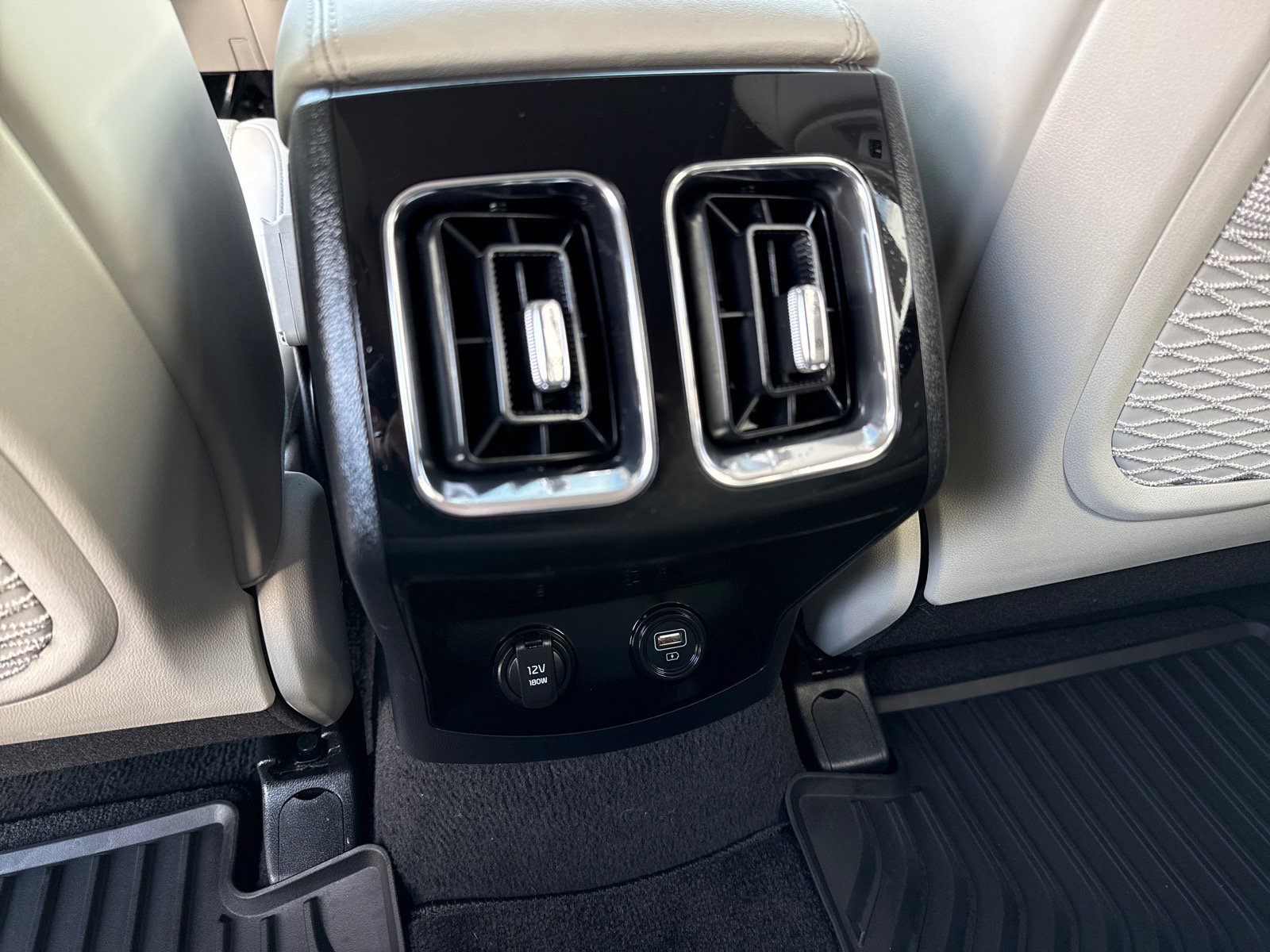 Used 2023 Kia Sorento S w/ Panoramic Sunroof Package image 28