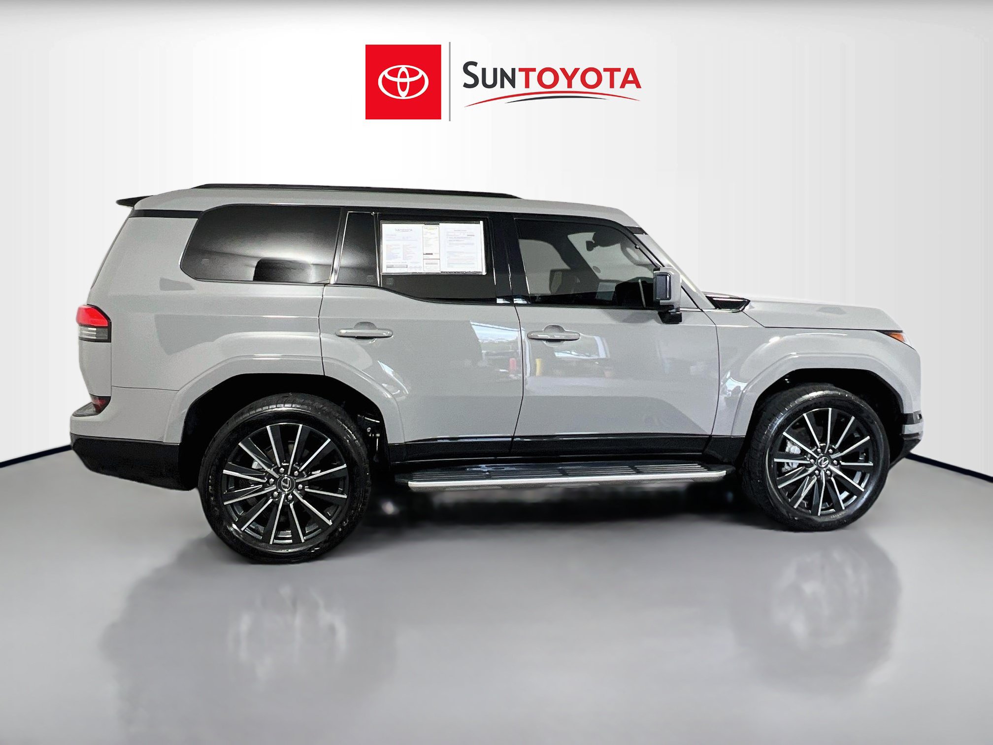 Used 2024 Lexus GX 550 w/ Accessory Package (Z1) AWD/4WD image 2
