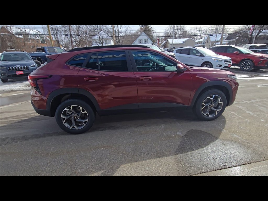 New 2025 Chevrolet Trax LT w/ LT Convenience Package image 9
