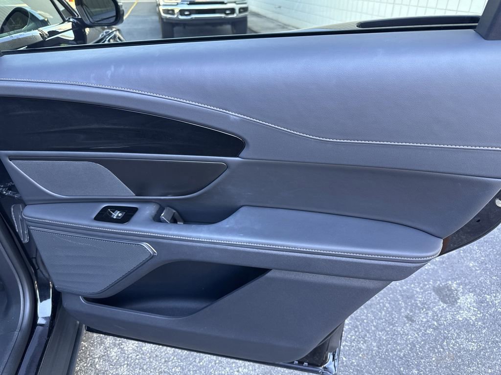 Used 2024 Lincoln Nautilus Reserve w/ Jet Appearance Package (87T) image 16