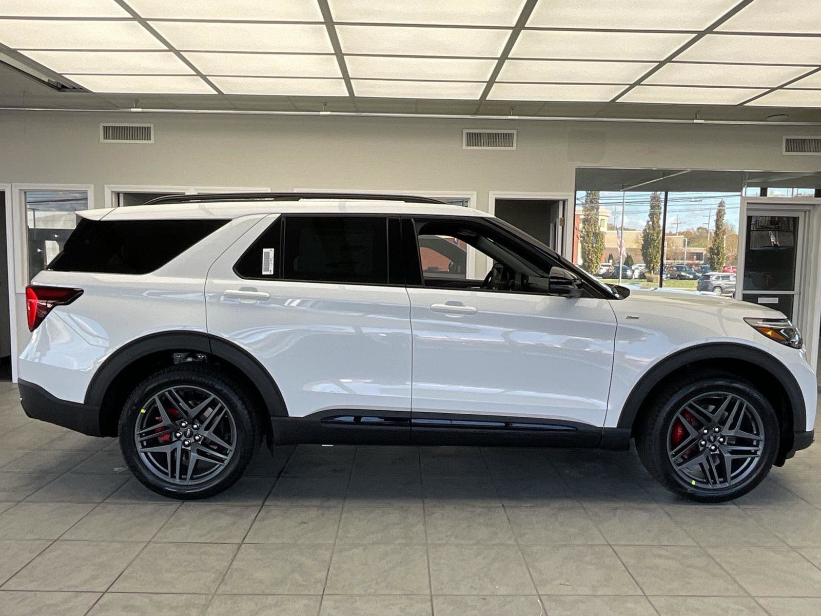 New 2026 Ford Explorer ST-Line w/ ST-Line Street Pack image 4