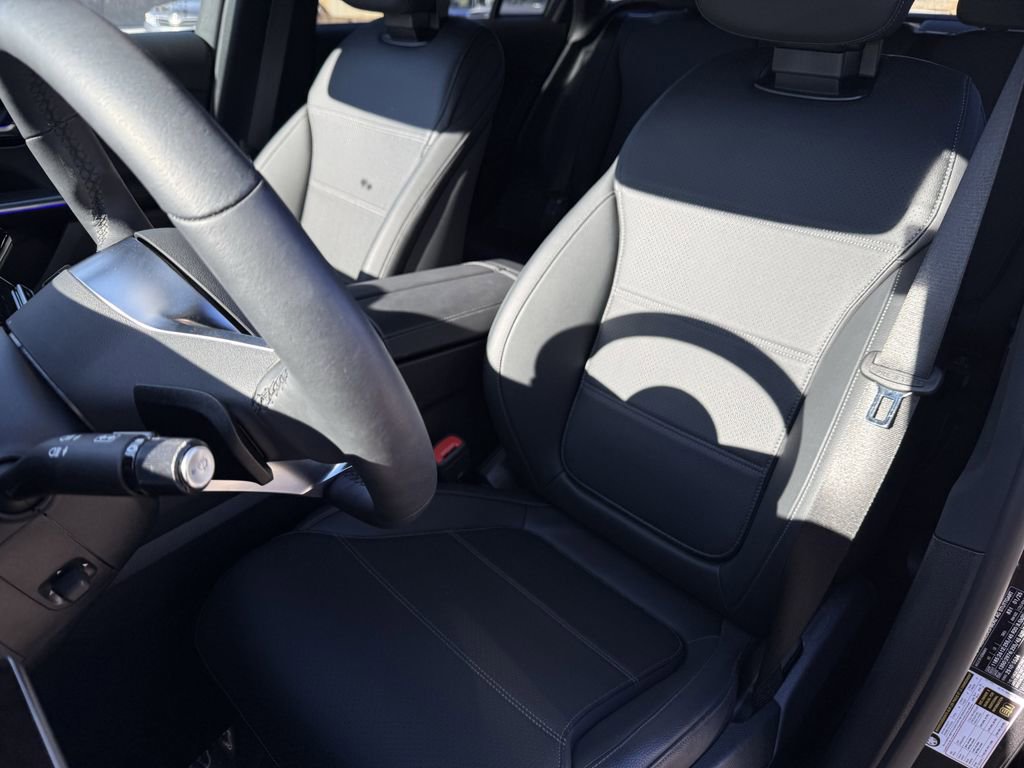 Certified 2025 Mercedes-Benz GLC 300 4MATIC image 33