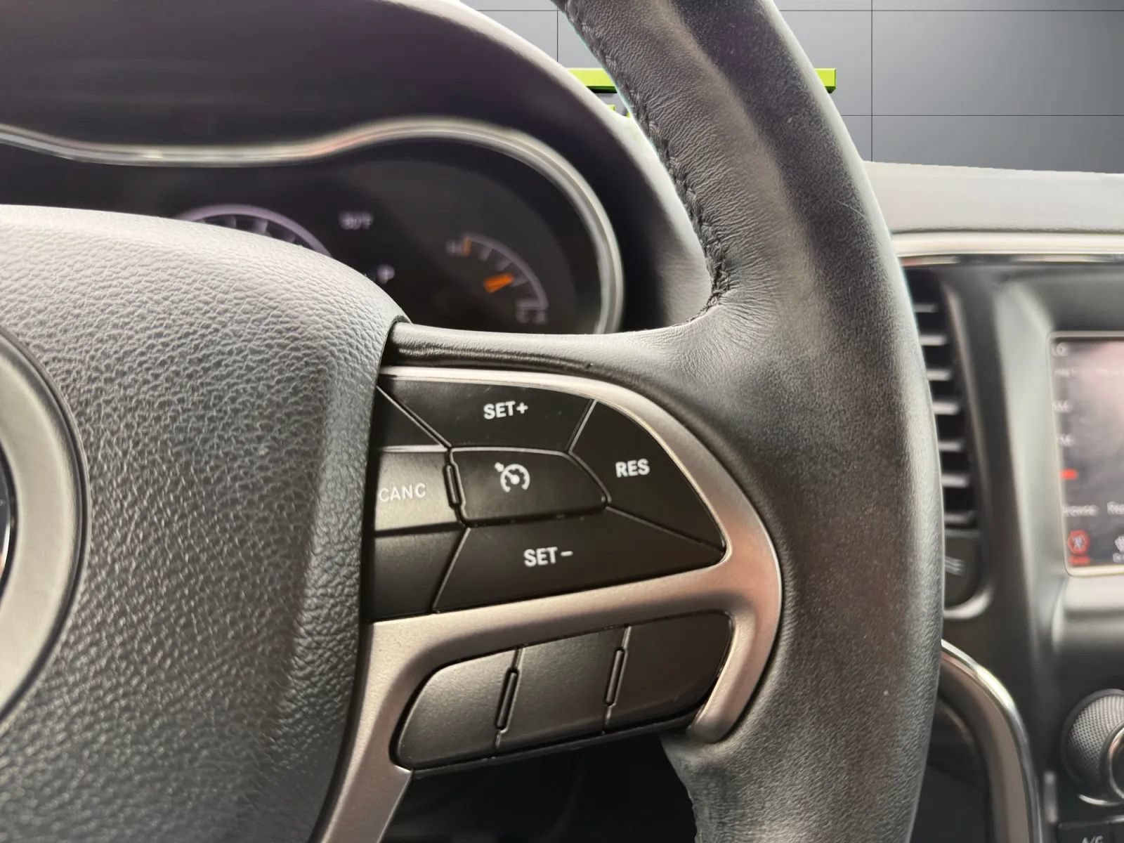 Used 2019 Jeep Grand Cherokee Laredo AWD/4WD image 25