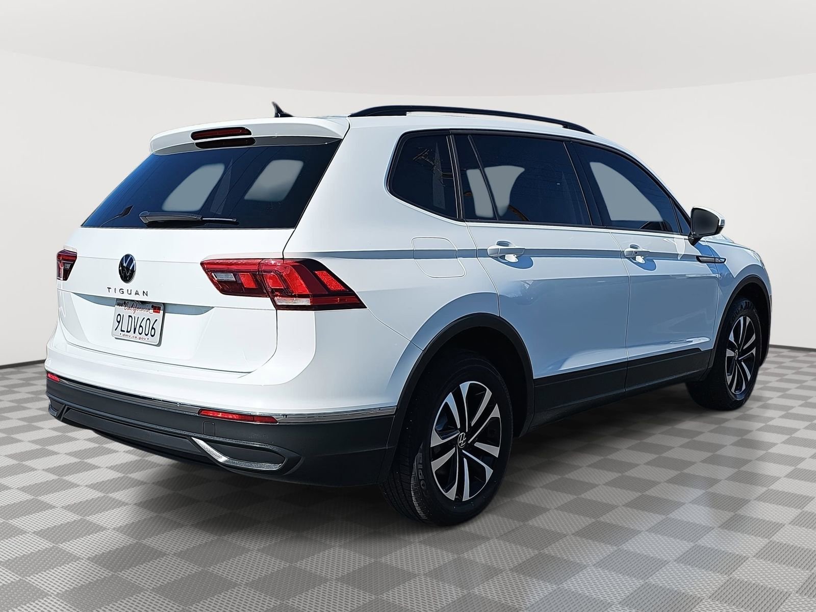 Used 2024 Volkswagen Tiguan S image 5