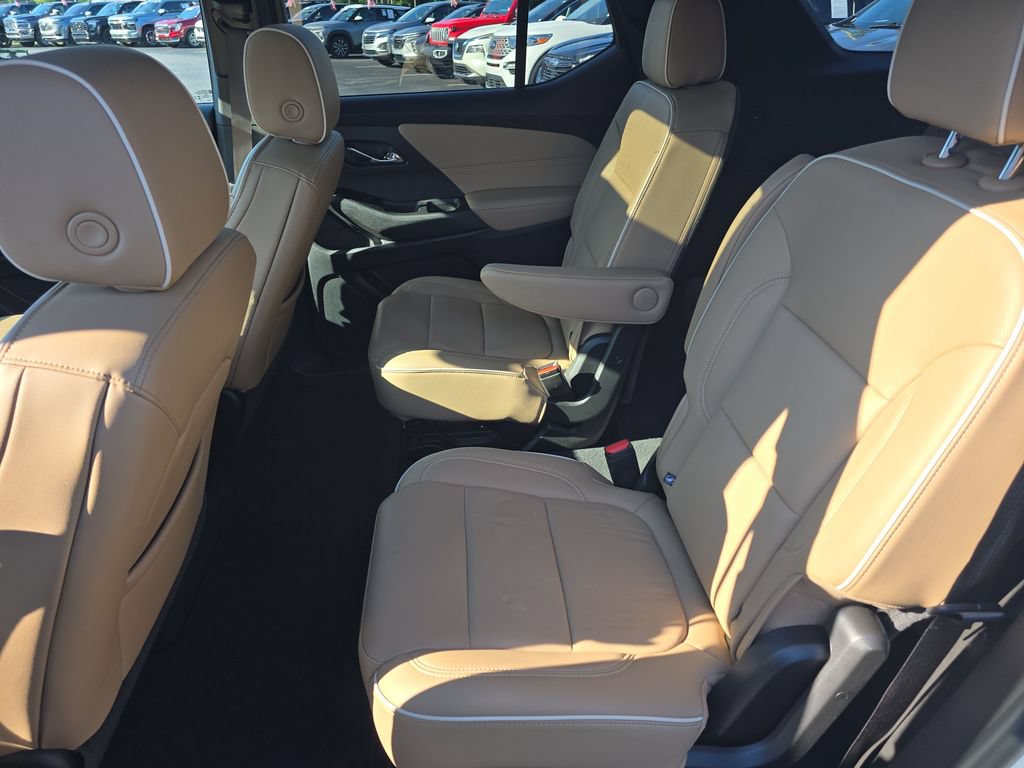 Used 2023 Chevrolet Traverse Premier FWD image 14