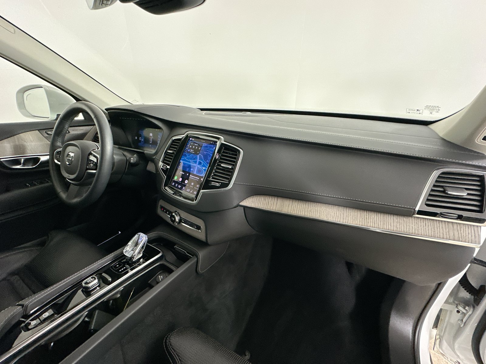 Certified 2024 Volvo XC90 B6 Ultimate w/ Protection Package Premier AWD/4WD image 45