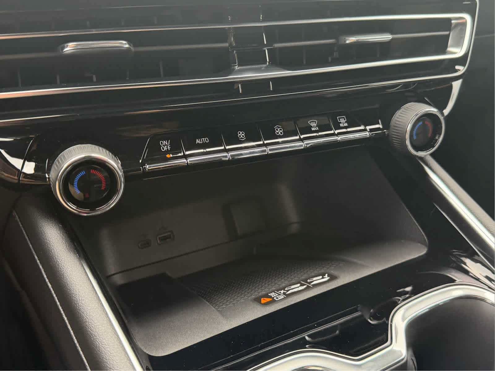 New 2026 Chevrolet Traverse RS w/ LPO, Floor Liner Package FWD image 11