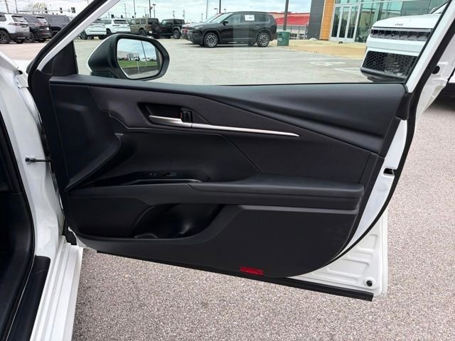 Used 2025 Toyota Camry LE FWD image 30