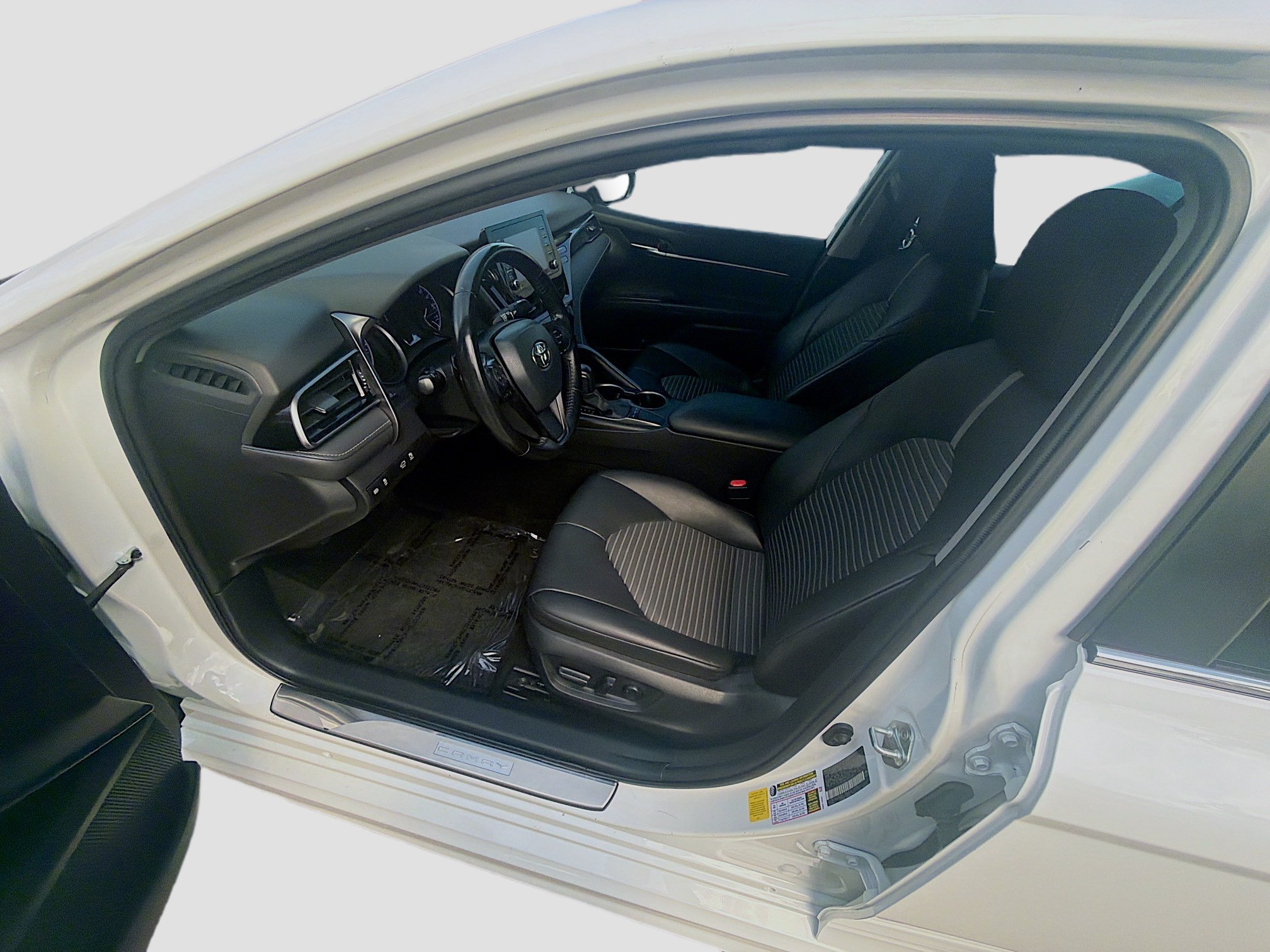 Used 2023 Toyota Camry SE FWD image 18