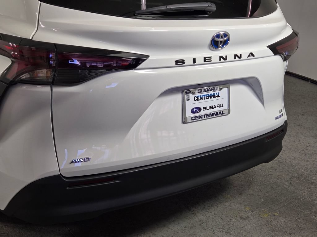 Used 2023 Toyota Sienna LE AWD/4WD image 7