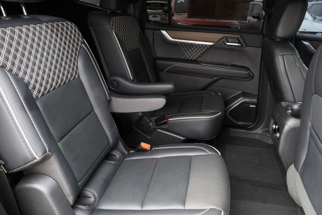 Certified 2024 GMC Acadia Denali w/ LPO, Roadside Safety Package FWD image 28