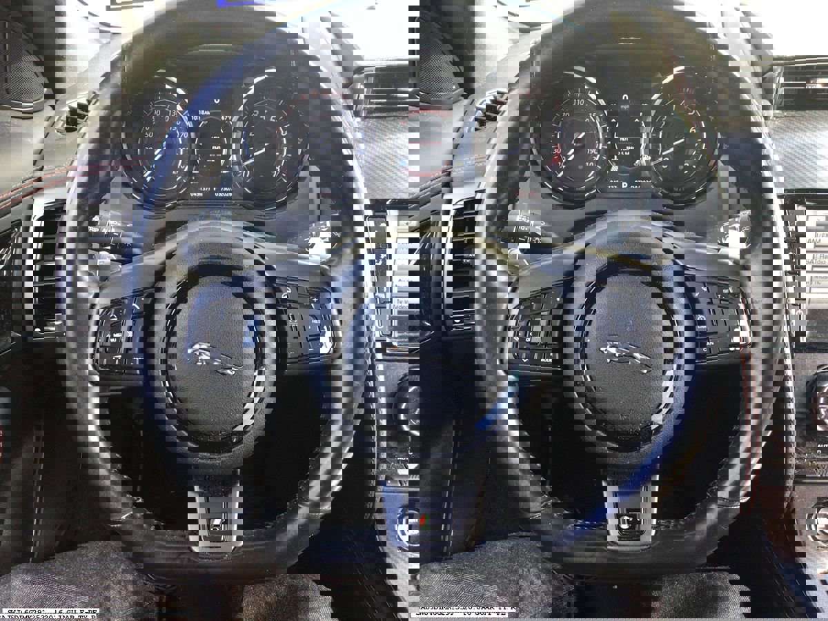 Used 2016 Jaguar F-TYPE R image 8