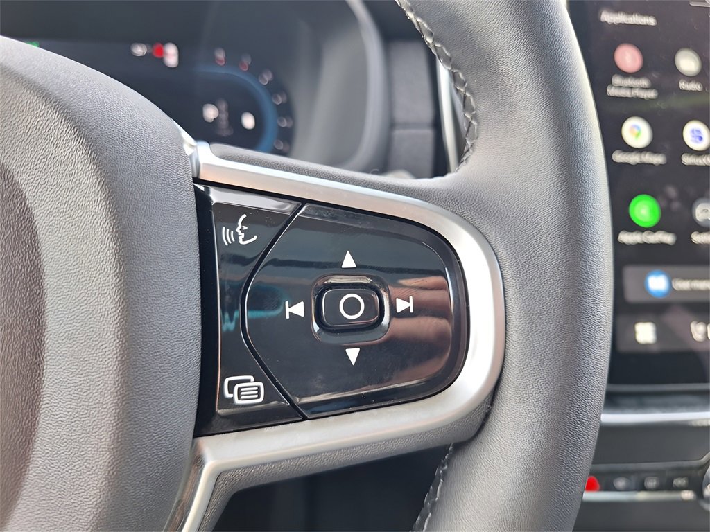 Used 2025 Volvo XC90 B6 Plus image 21