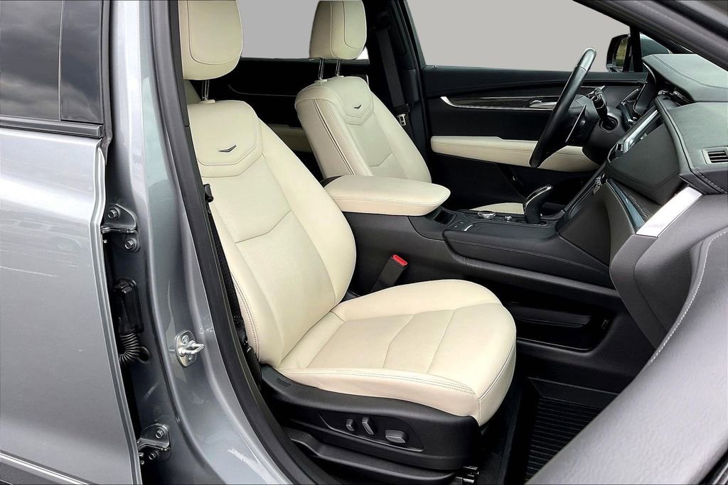 Used 2025 Cadillac XT5 Sportv w/ Technology Package AWD/4WD image 27