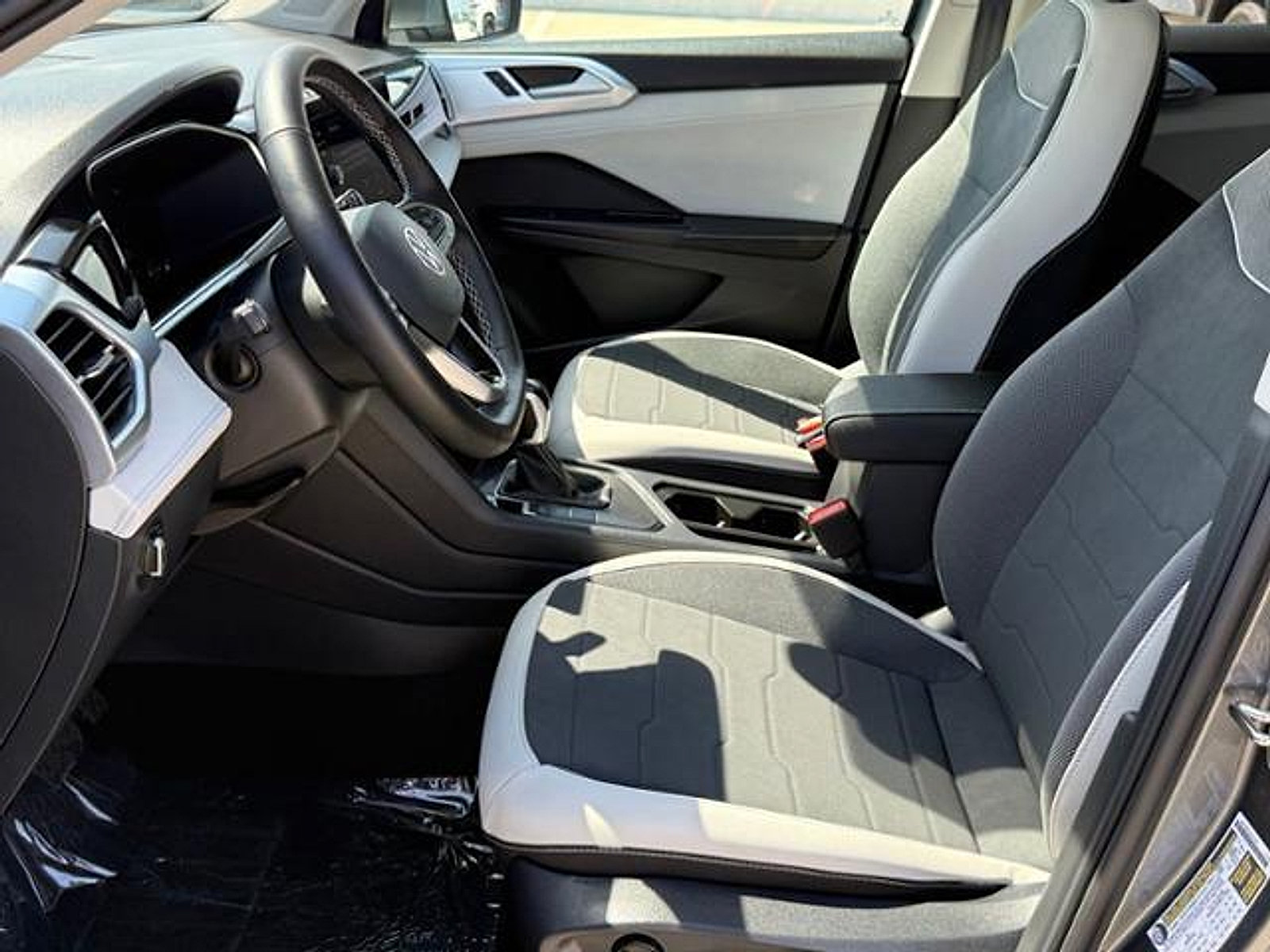 New 2026 Volkswagen Taos SE FWD image 12