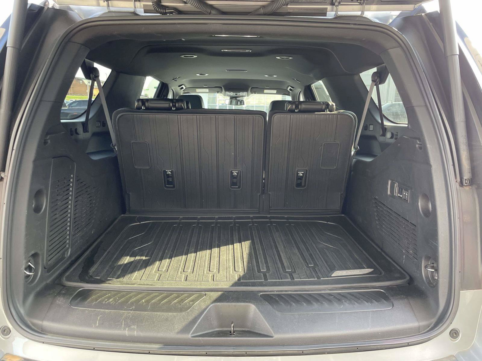 Certified 2024 GMC Yukon XL SLT w/ SLT Luxury Package AWD/4WD image 10